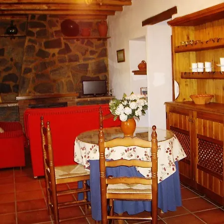 Holiday home Rural In Valencia De Alc Ntara With Pool La Acena de la Borrega