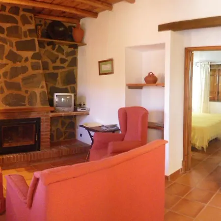 Rural Farmhouse In Valencia De Alc Ntara With Pool Сasa de vacaciones *