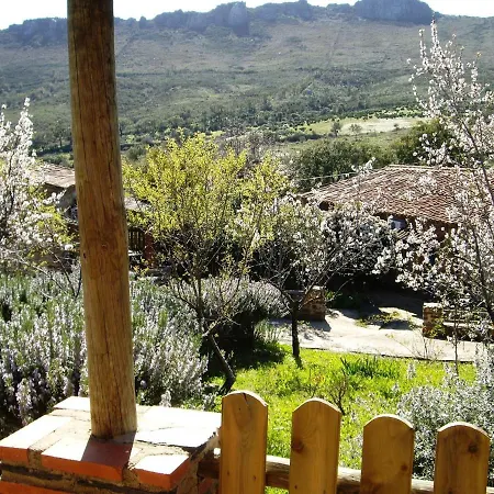 Сasa de vacaciones Rural Farmhouse In Valencia De Alc Ntara With Pool